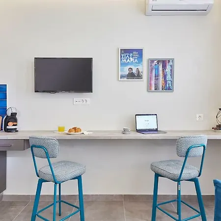 Live In A Funky & Renovated Studio Near Acropolis-2